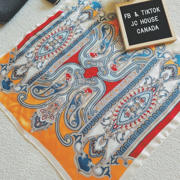 Bundle of 3 square scarves. - Picture 1 of 6